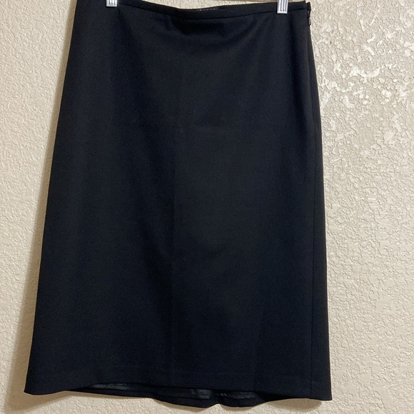 THEORY BLACK PENCIL SKIRT - Picture 2 of 5